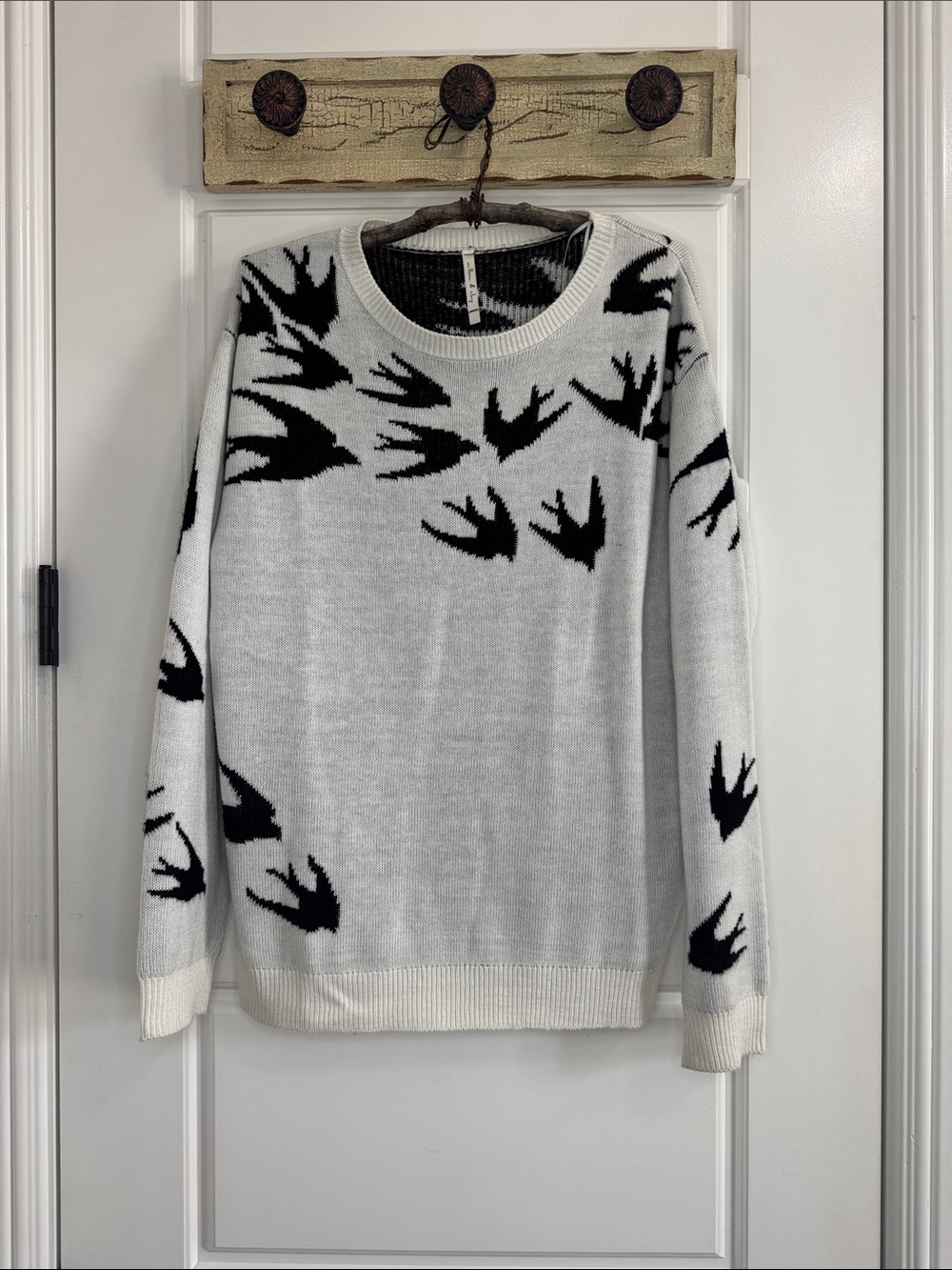 💕 WILLOW & CLAY Flying Swallow Bird Pullover Sweater ✨